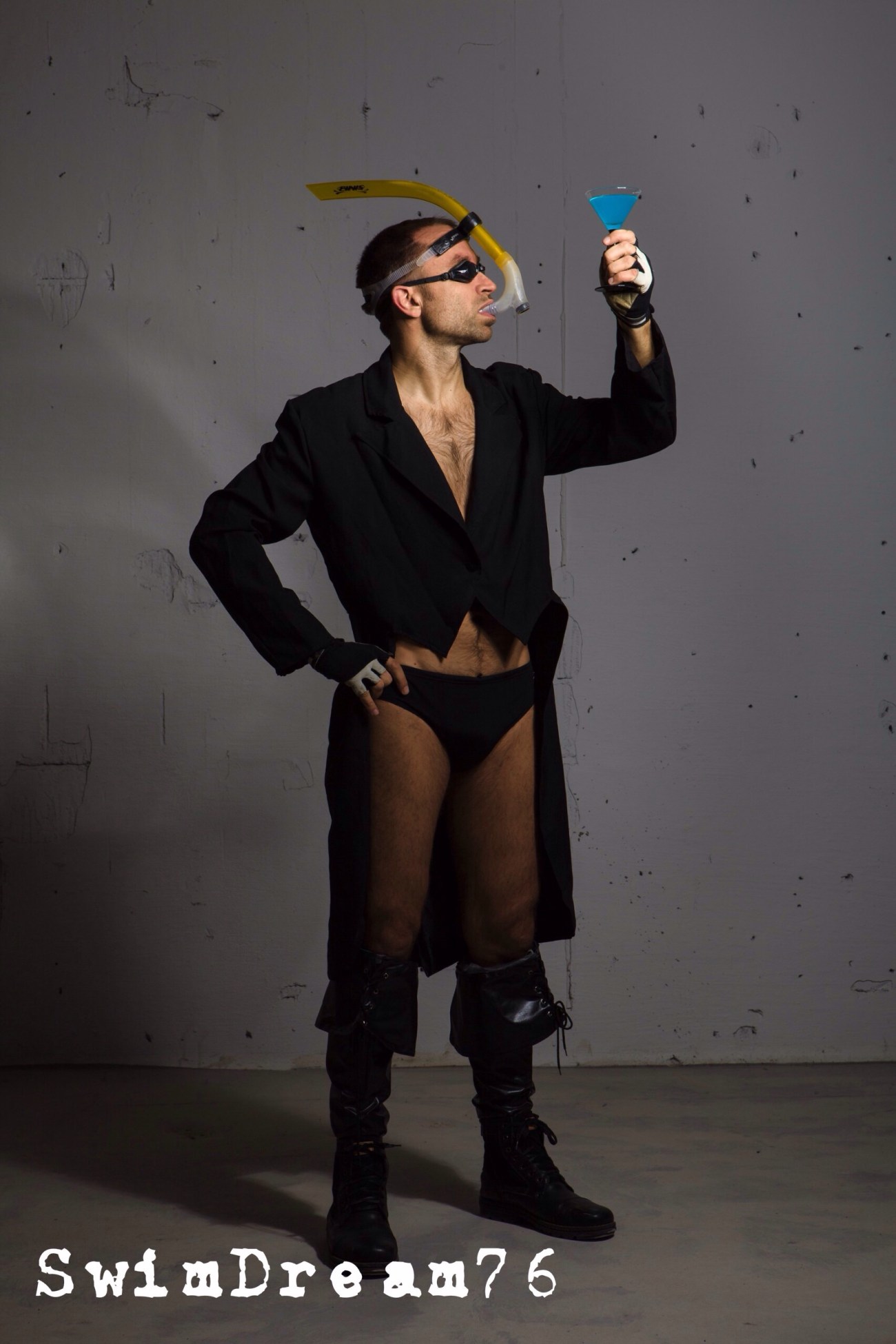 Have a blast of a New Year's Eve! Best wishes for 2015! 🎉🍸🍹😜🏊😎🎊🎈 #CrazyIsTheNewSane #SwimDream76 #SwimLife76 #HamMedKameraet #BeYourOwnHero (c) SwimDream76 by Thomas Voller 📷🔆 